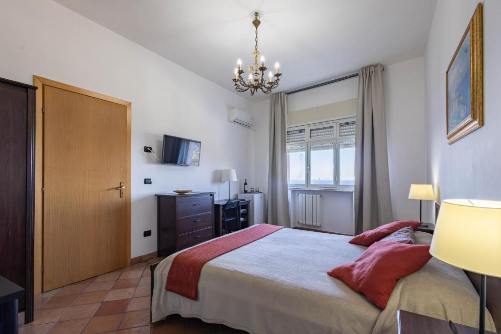 a bedroom with a bed and a chandelier at La Venere in Taormina