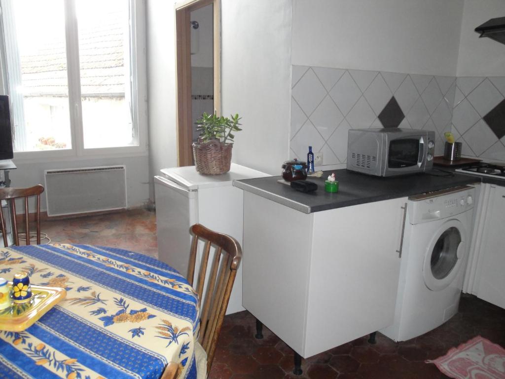 Kuchyň nebo kuchyňský kout v ubytování Appartement des Vieilles Halles