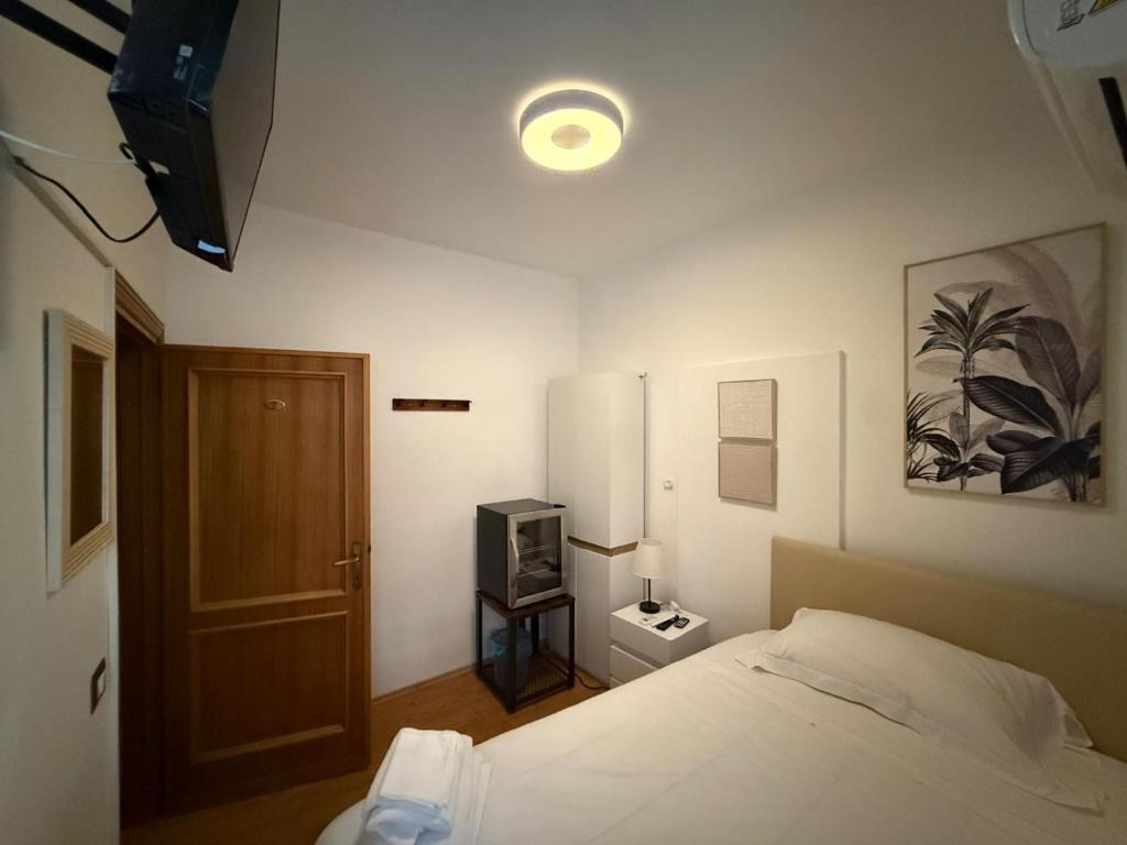 Hotel Lieto Soggiorno - Single Room With Private External Bathroom