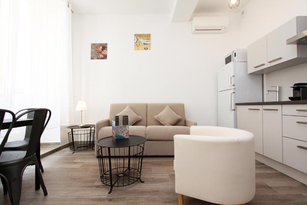 Appartements T2 Rue Conventionnel Chiappe, quartier Citadelle port - Apartamento De Un Dormitorio