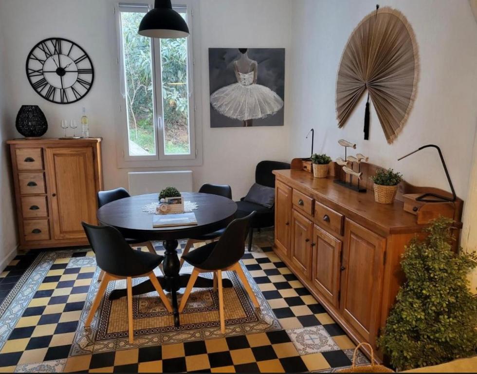 a living room with a table and chairs and a window at Le paradis bleu azur in Ensuès-la-Redonne