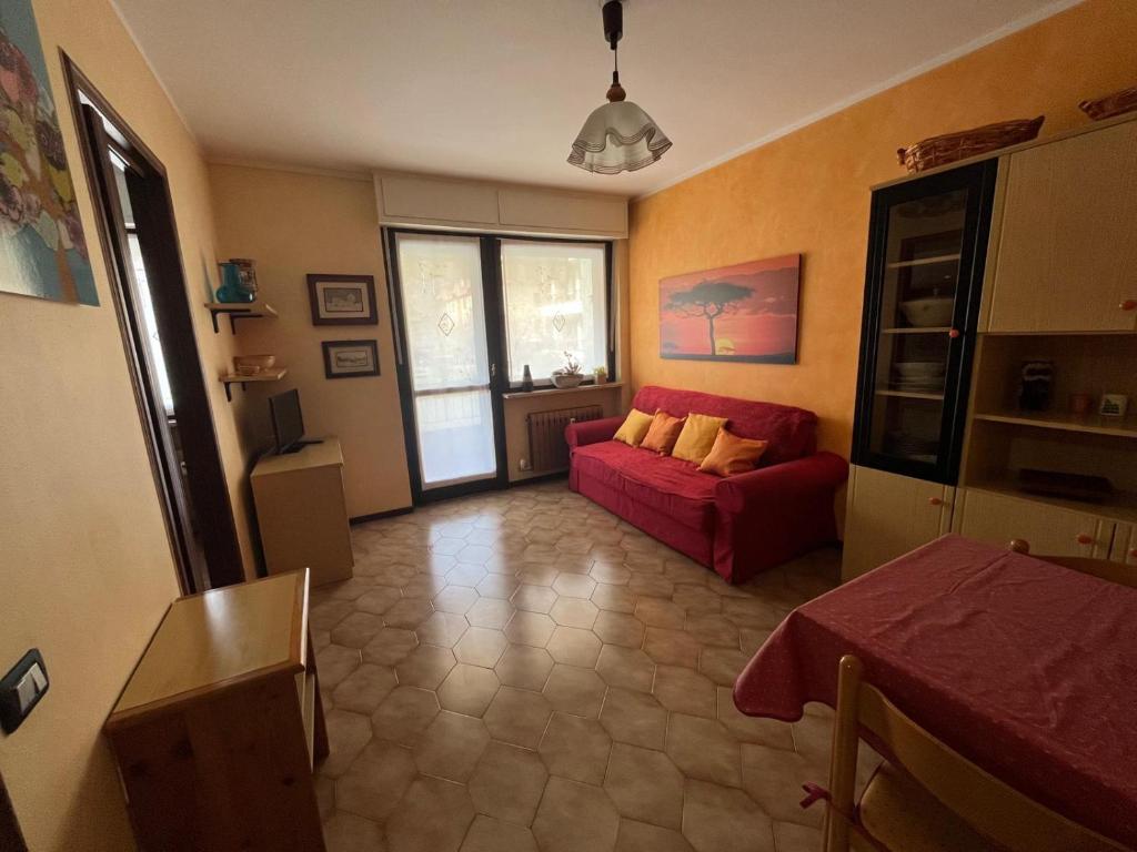 a living room with a red couch in a room at La Chimera in Robilante