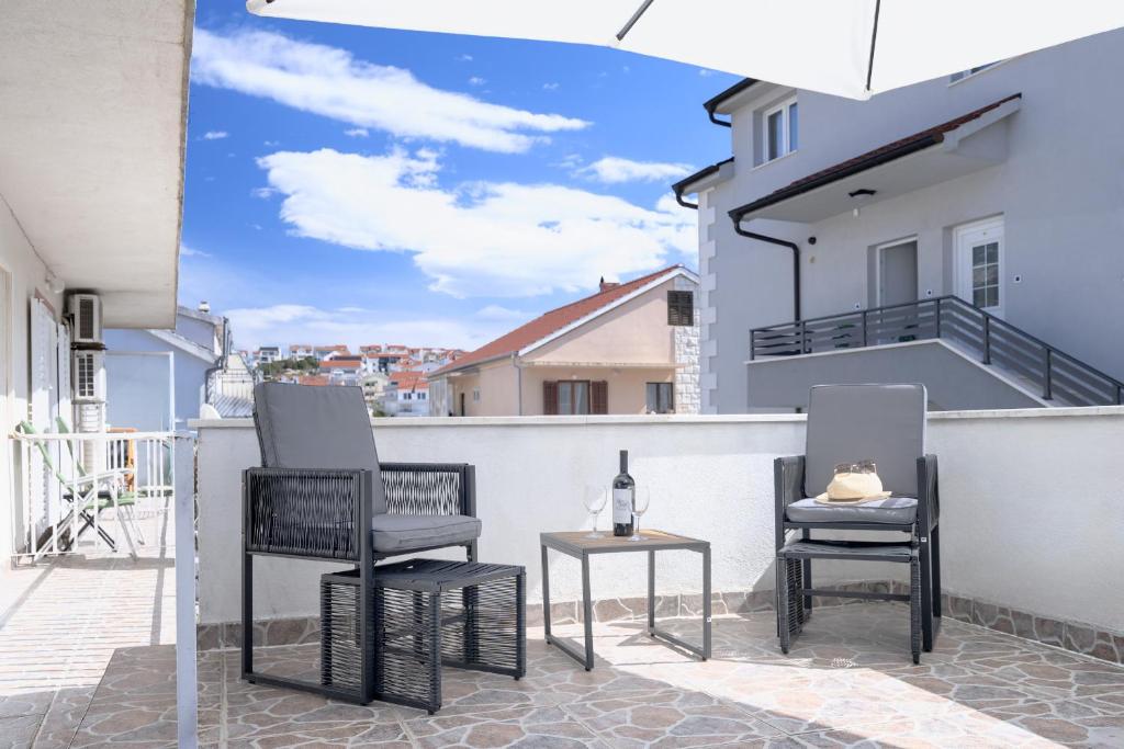 a patio with two chairs and a table on a balcony at Apartments Bodlovic - ZF Hvar in Hvar