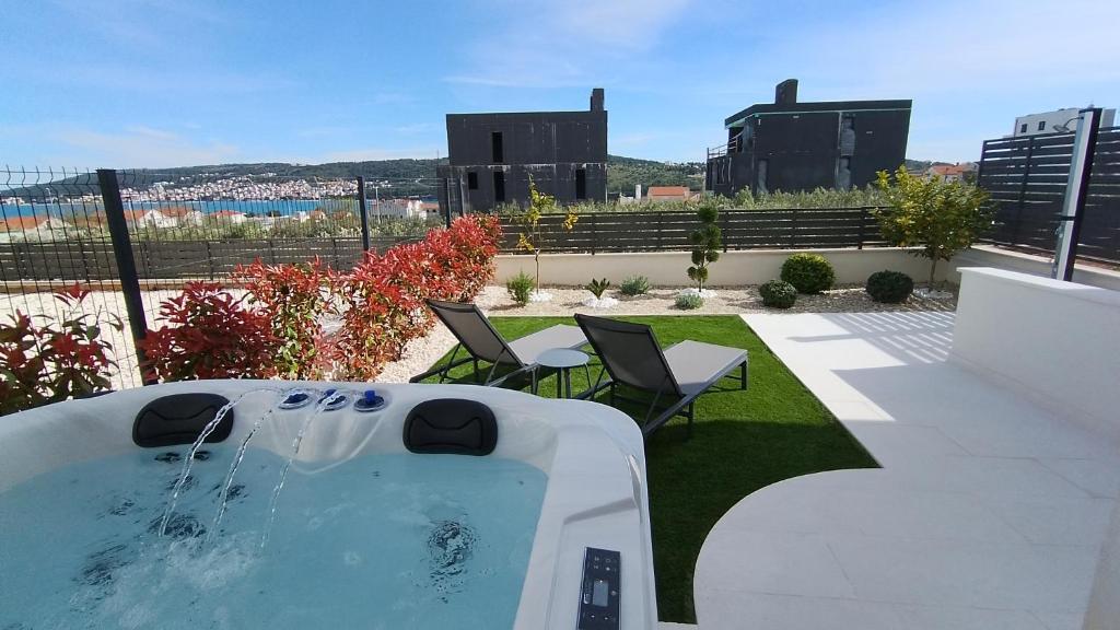 "Mon ami"apartment with garden, HOT TUB and free parking
