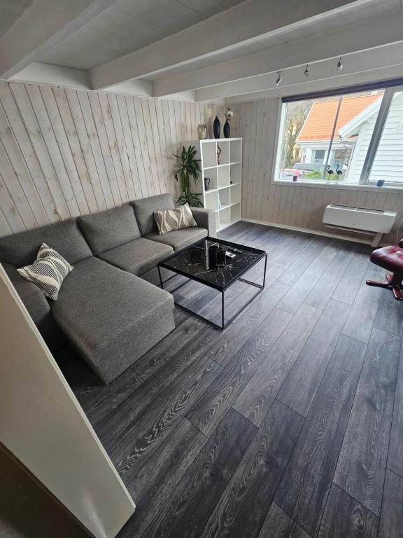 a living room with a couch and a table at Koselig enebolig i Sentrum in Egersund