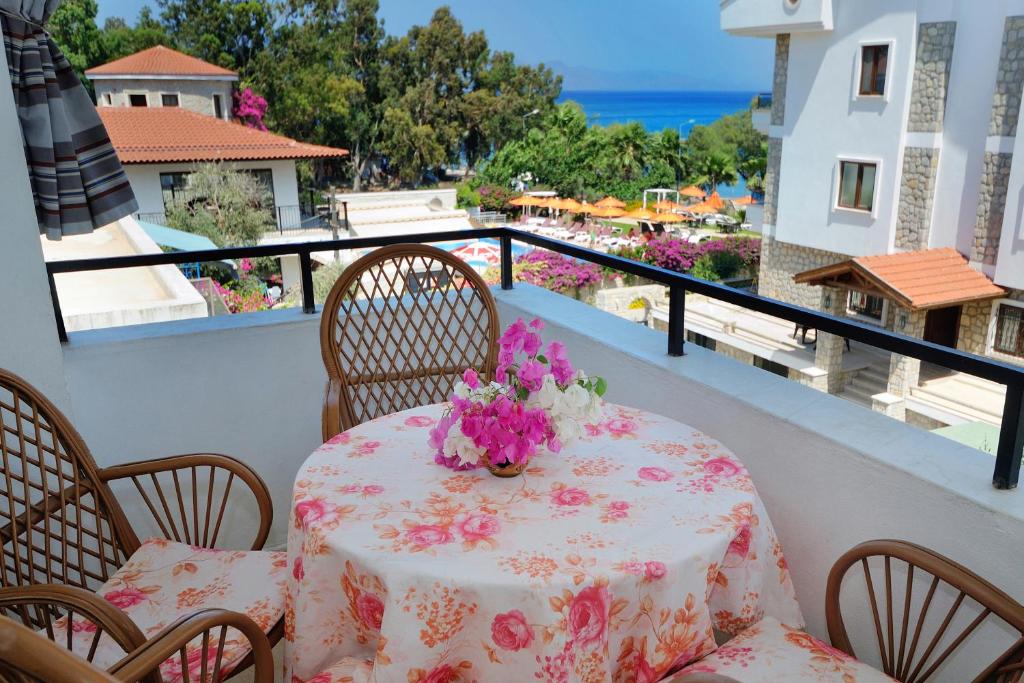 a table with flowers on top of a balcony at Kaya Apart Datca in Datca