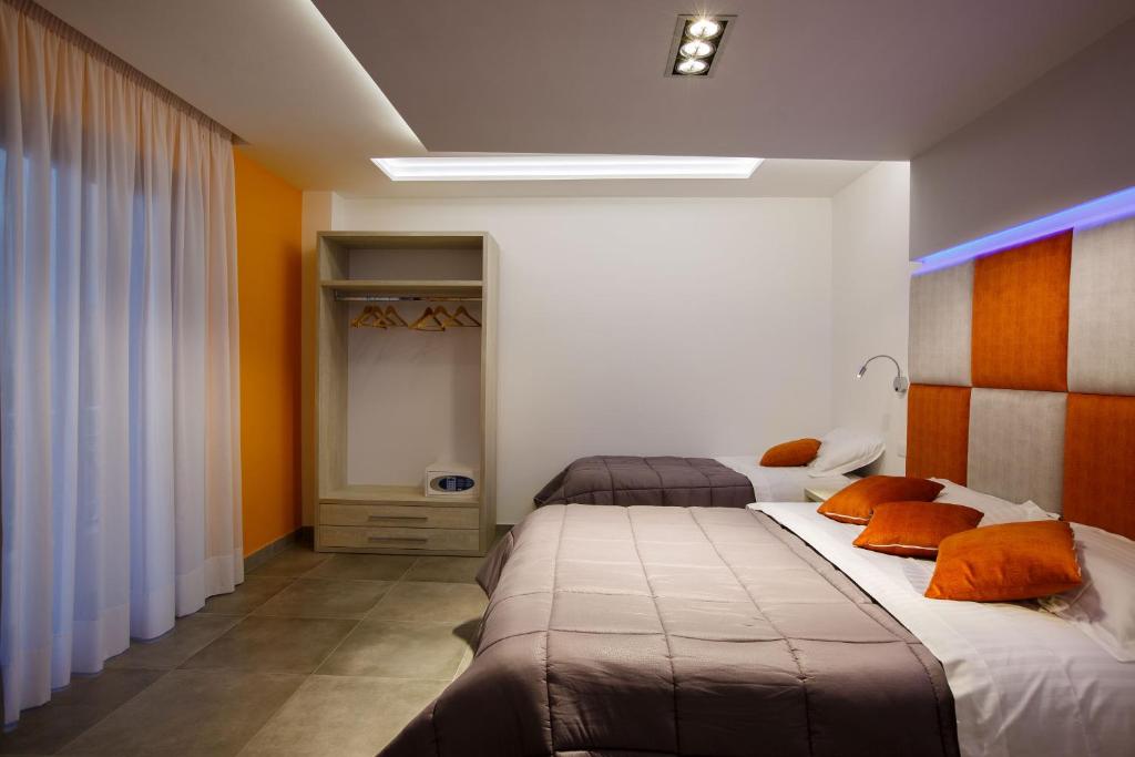 Postel nebo postele na pokoji v ubytování Orange Suites - De Vivo Realty Sorrento