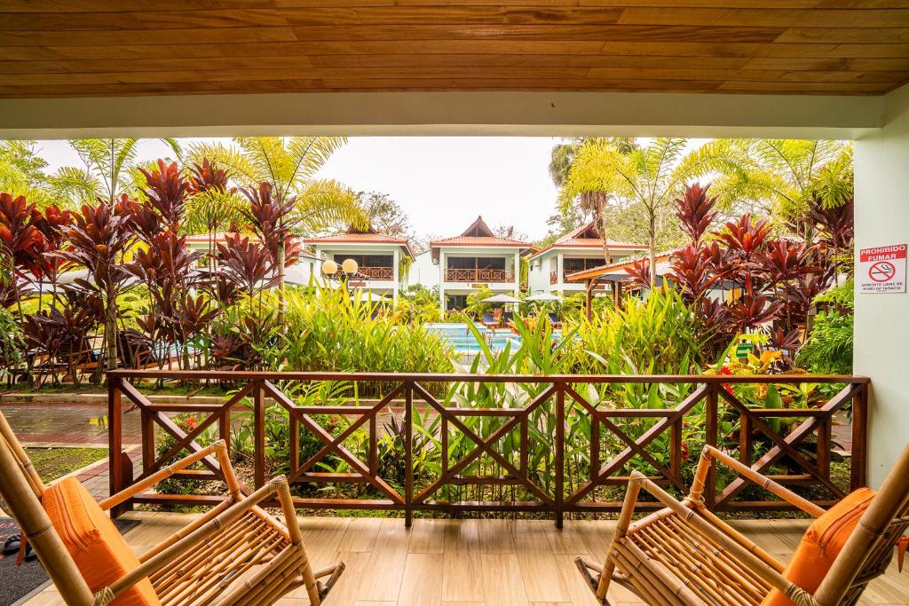Bungalows Beachfront Hotel