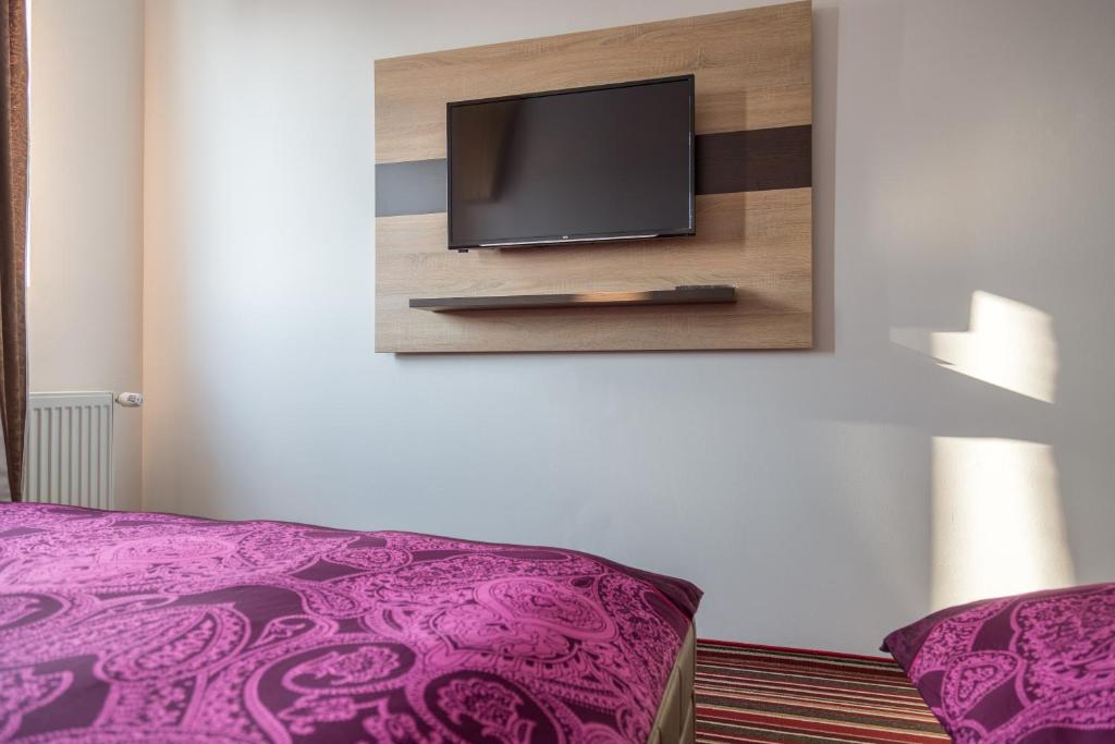 Hostel Tron - Chambre Double De Luxe (2 Adultes + 1 Enfant)