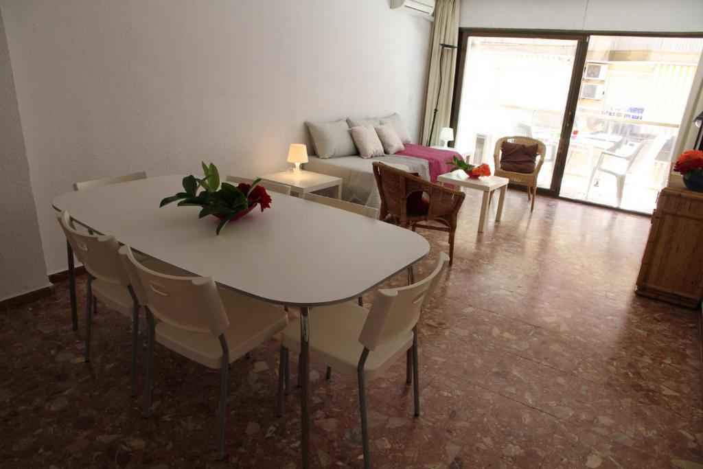 a living room with a white table and chairs at Maresto Calle Mar in Salou