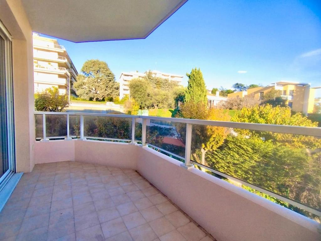 Appartement 2 pièces Terrasse Piscine Parking