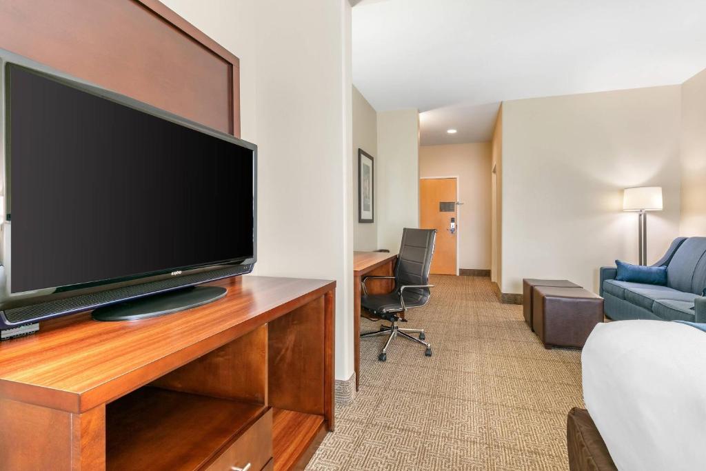 Comfort Suites Batesville photo