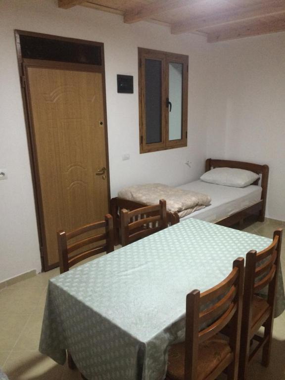 Postel nebo postele na pokoji v ubytování Buni Shqipes
