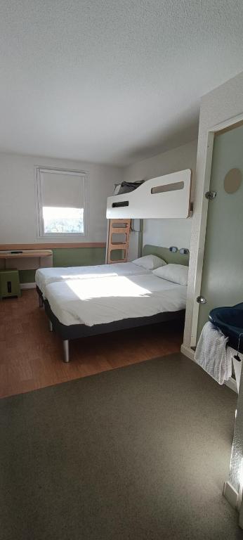 ibis budget La Roche Sur Yon Vendespace - Standaardkamer Met Drie Eenpersoonsbedden