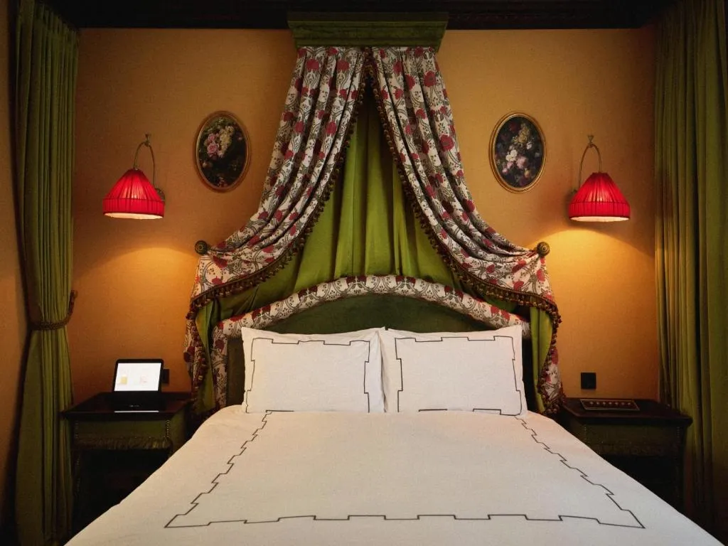 Classic King Room with City View