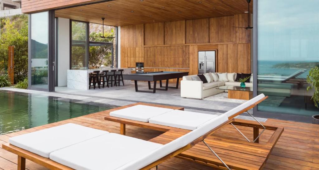 có hồ bơi Ocean Front villa Nha Trang