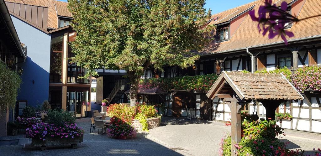 Hotel Restaurant Père Benoît - Housity