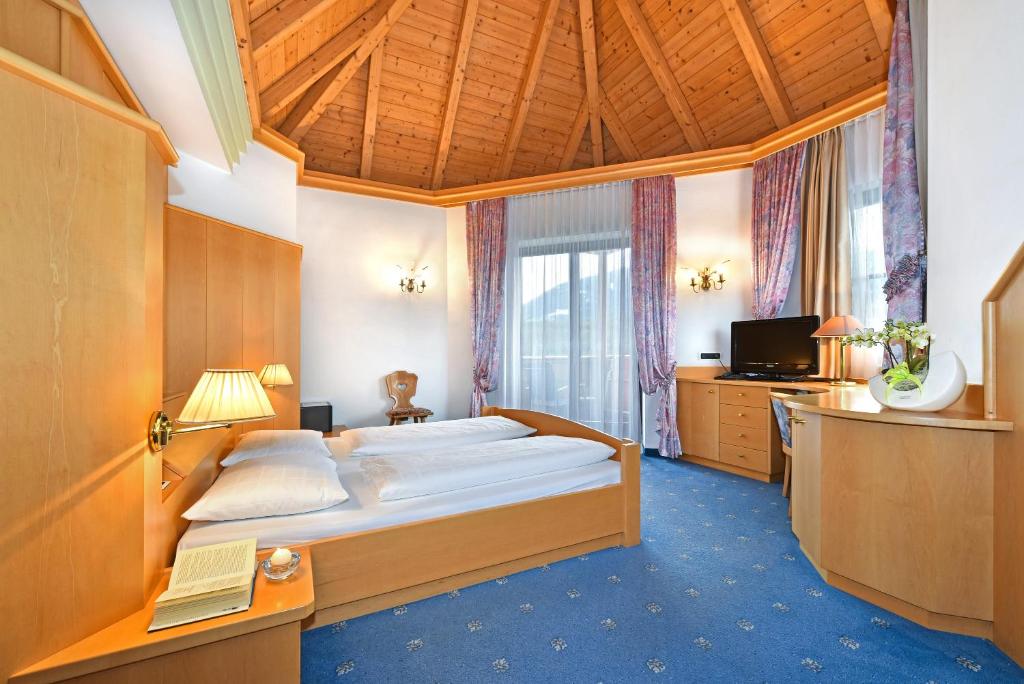 Postel nebo postele na pokoji v ubytování Hotel Hubertushof