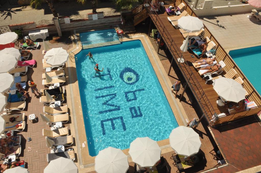 Bazén v ubytování Oba Time Hotel nebo v jeho okolí