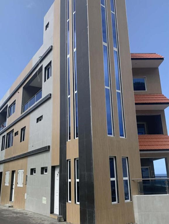 a tall building with windows on the side of it at Hotel Pirâmide in Igreja