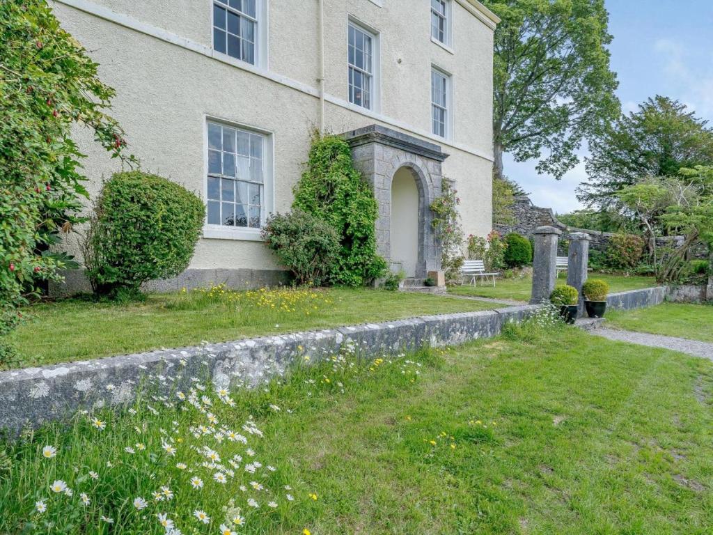 an old house with a grassy yard in front of it at 3 Bed in Kendal oc-75564 in Crosthwaite