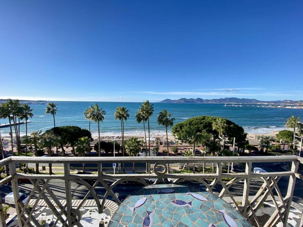 Cannes - Croisette Superbe studio face mer vue panoramique