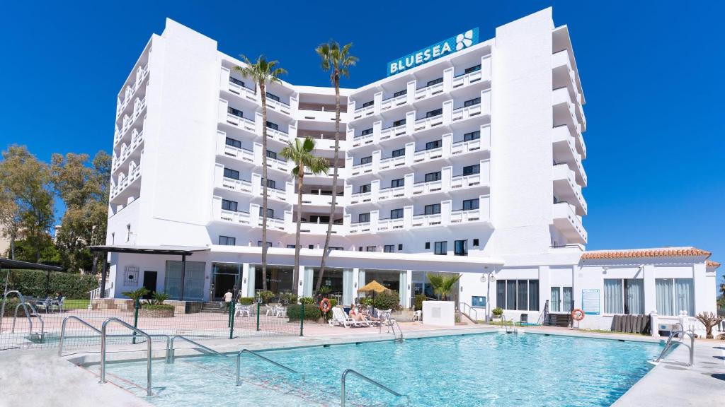 a hotel with a swimming pool in front of a building at BLUESEA Costa Serena in Torremolinos