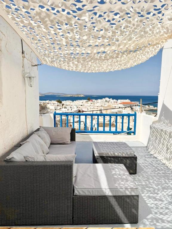 Elenitas Town House with veranda and sea view