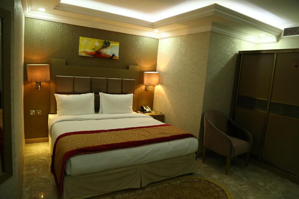 Postel nebo postele na pokoji v ubytování Sun and Sands Plaza Hotel