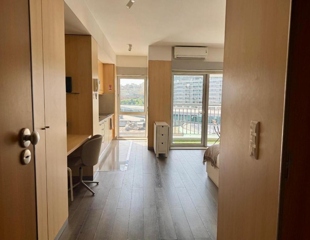 a room with a bed and a desk in a room at Antas Balcony Studio by LuxiStay in Porto