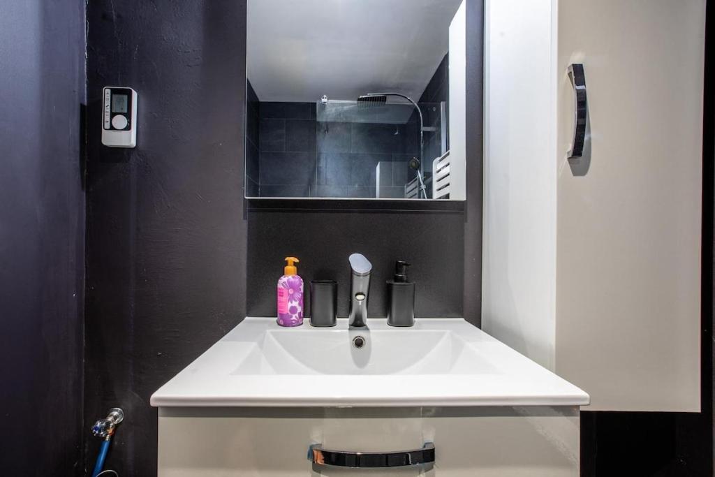 Appartement T2 Cosy avec Fibre et Stationnement Gratuit – photo 11