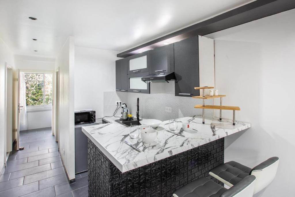 Appartement T2 Cosy avec Fibre et Stationnement Gratuit – photo 3