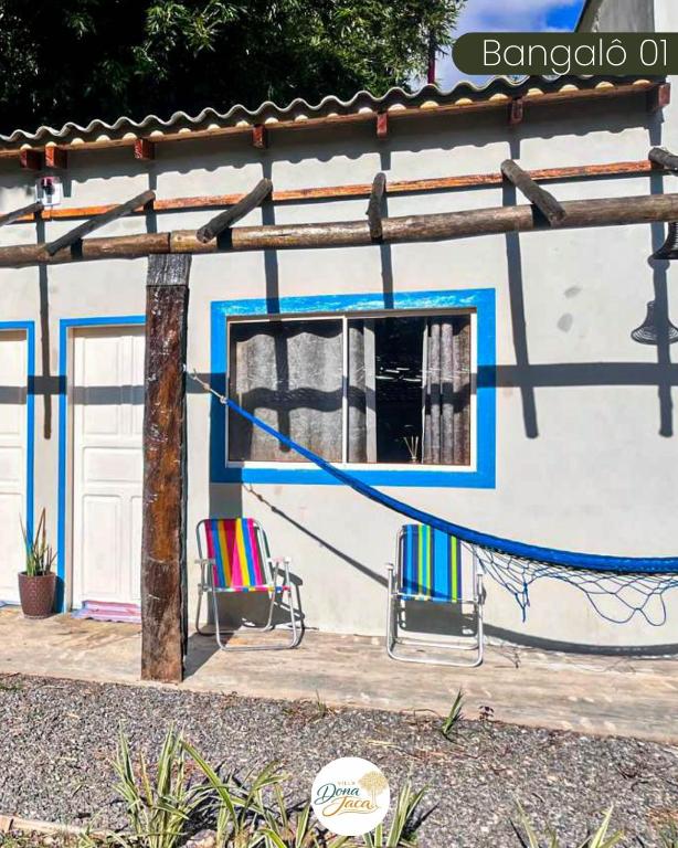 a couple of chairs sitting in front of a building at Villa Dona Jaca - Cabana 2 in Socorro