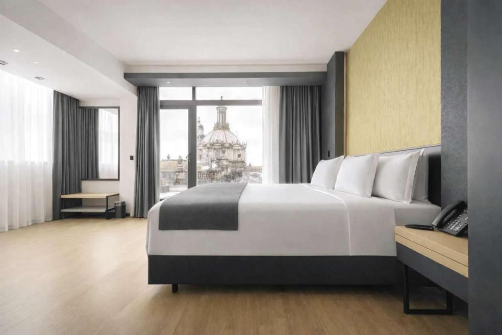 Hotel Catedral guest room interior