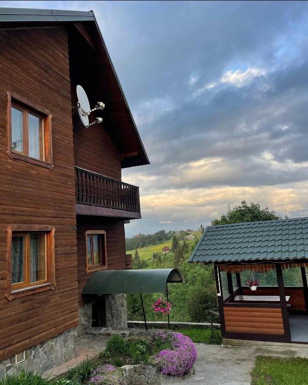 a building with a bird on the side of it at котедж Квітуча Гора in Yablunytsya
