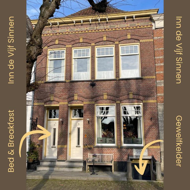 a brick building with a bench in front of it at Inn de Vijf Sinnen in Geertruidenberg