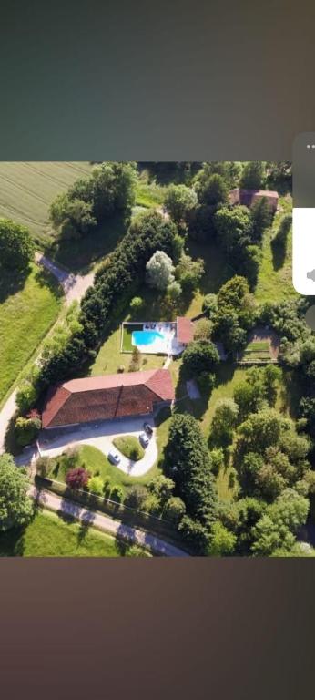 an overhead view of a park with trees and a pool at studio3 spacieux 1à4 pers in Marboz