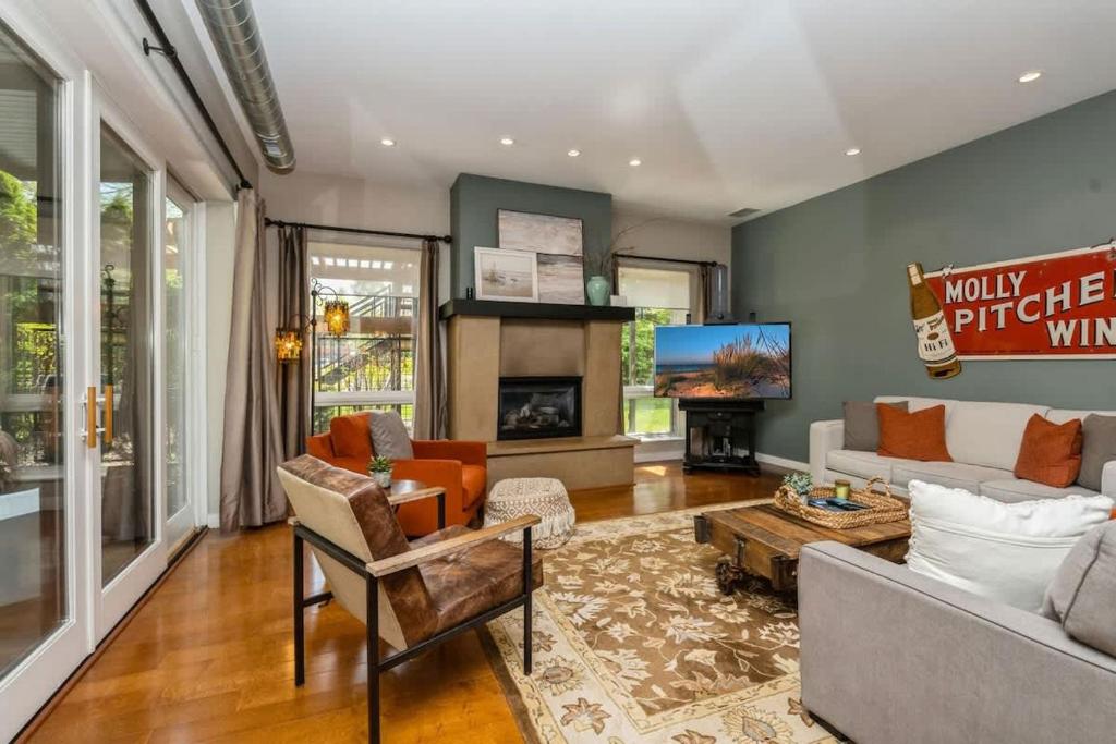 a living room with a couch and a tv at The Vineyard Loft in Harbert