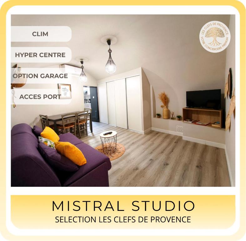 a living room with a purple couch and a dining room at Mistral Studio in Cassis