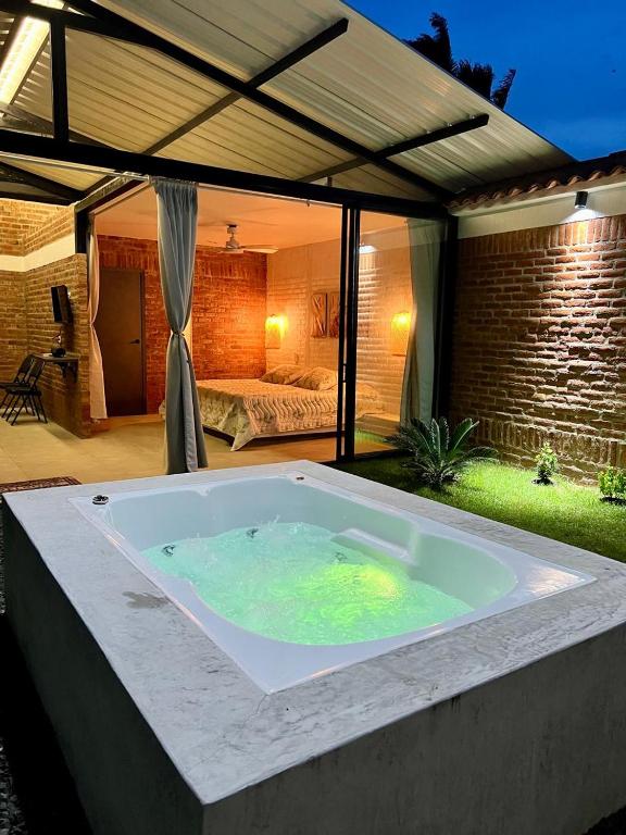 a large hot tub in a backyard with a bedroom at Cabaña el Anhelo Calma in Ginebra