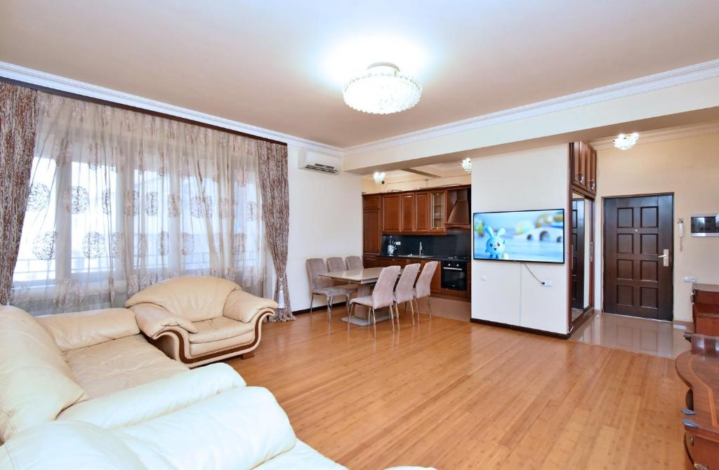 تصویر اتاق‌های Republic Square Luxury 2BR Apartment with Balconies - تصویر ۲