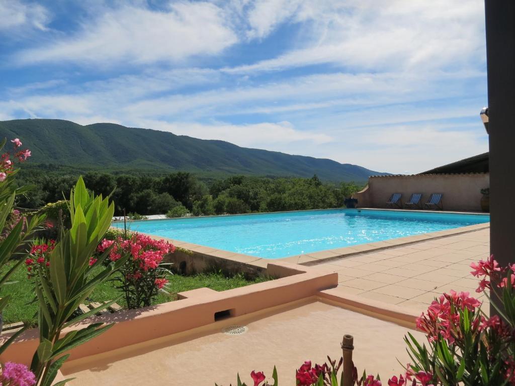 Πισίνα στο ή κοντά στο Domaine de la Bastidonne