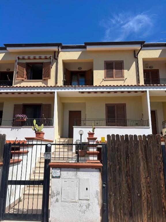 a house with a fence in front of it at Sperlonga Paradise Central House in Sperlonga