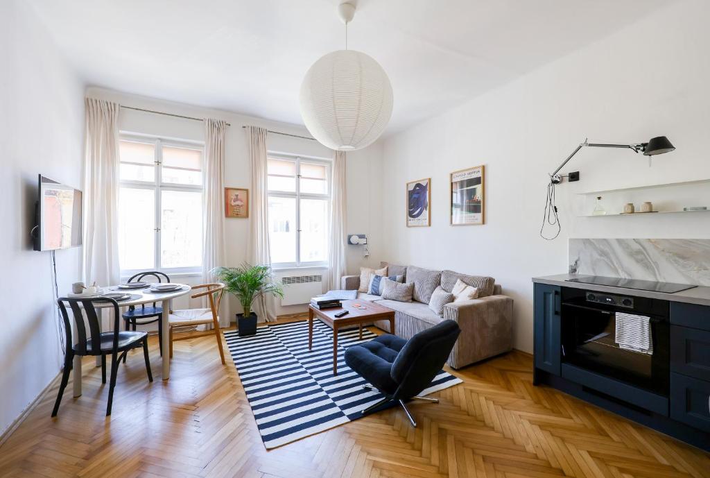 a living room with a couch and a table at Apartmán v srdci Tábora in Tábor