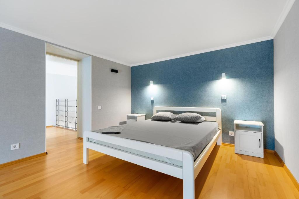 City Center 3-bedrooms Apartment фото 2
