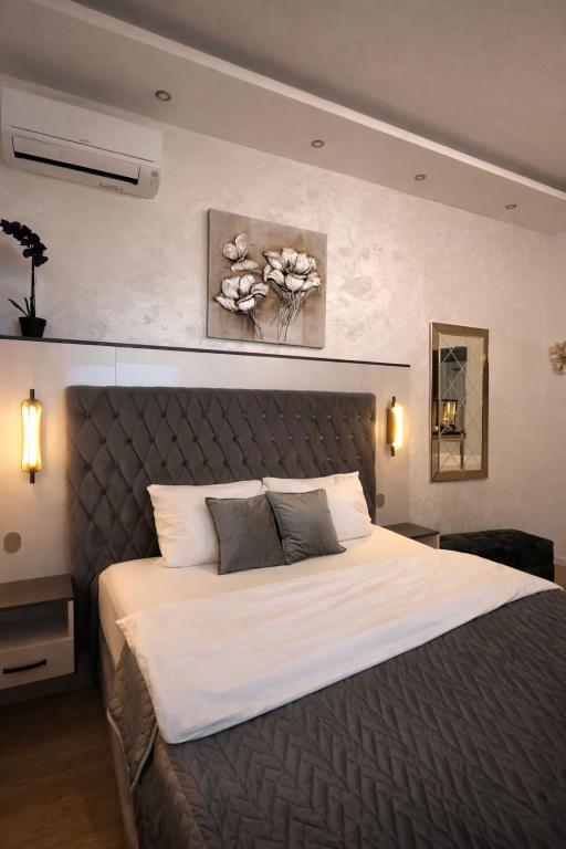 Bellamy - Elegant cozy studio with King bed, Netflix and free Parking