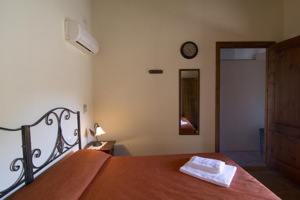 Postel nebo postele na pokoji v ubytování Agriturismo Sa Rocca