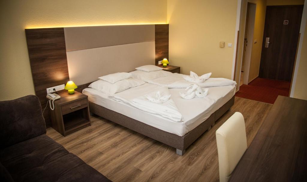 Postel nebo postele na pokoji v ubytování Jade Hotel-Ezüsthíd Hotel