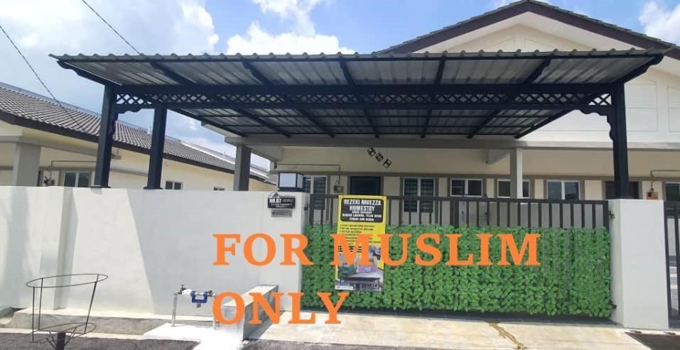 a pergola over a fence in front of a house at REZEKI MUEZZA 3BR2B Cozy Homestay in Teluk Intan
