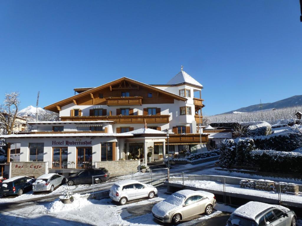 Nespecifikovaný výhled na hory nebo výhled na hory při pohledu z hotelu